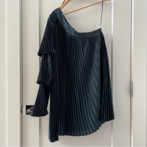 Keepsake Off The Shoulder Dress Pleats Mini  Dress Bottle Green Size M - Picture 4 of 10